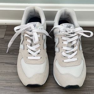 New Balance 574v2 Shoe size 7 White/White